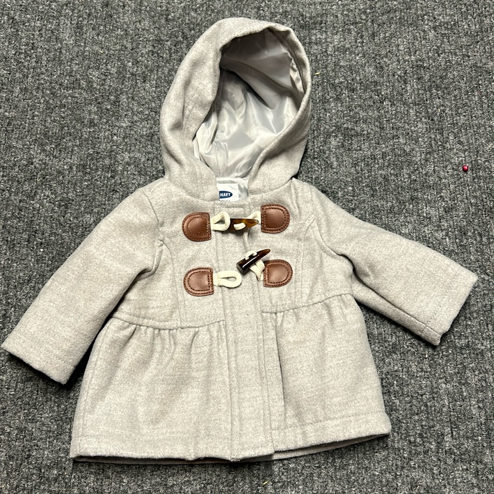 Like new! Old Navy baby girl pea coat with buttons and zipper and hood-0-3m
